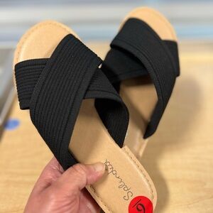 Splendid Tan and Black Sandals Modern Minimalist Design